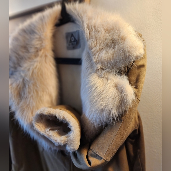 Unif fur collar utility style coat - Picture 2 of 4